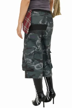 Glitch Skull Double-Waist Camo Shorts